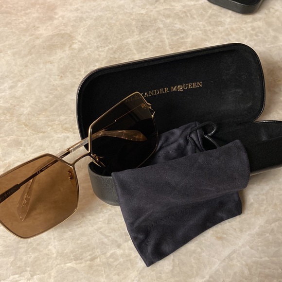 ALEXANDER MCQUEEN WOMENS SUNGLASSES GOLD AND BROWN! Worn once, made in Italy! - Picture 4 of 14